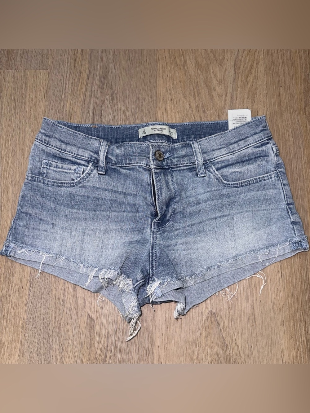 Abercrombie & Fitch Y2K Low Waist Light Wash Denim Shorts - Size 2(26)